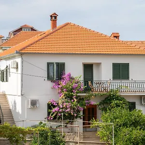 Gostinjska kuća Nikola, Bozava
